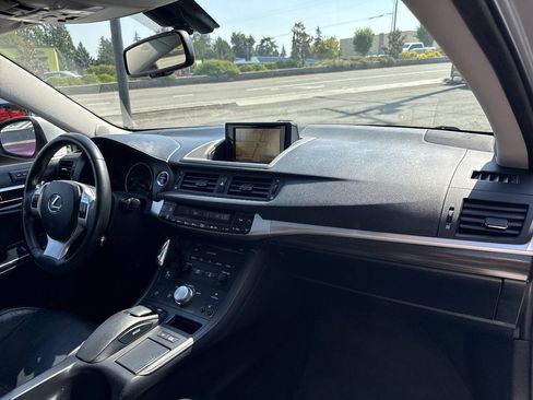 Used 2011 Lexus CT 200h Premium w/ Leather Pkg FWD image 18