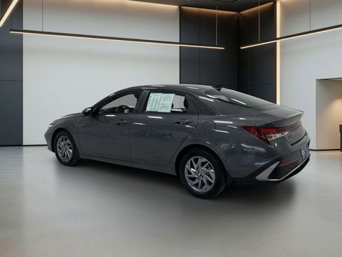 Certified 2024 Hyundai Elantra SEL FWD image 3