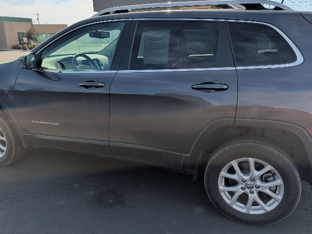 Used 2018 Jeep Cherokee Latitude Plus w/ Comfort/Convenience Group AWD/4WD image 18