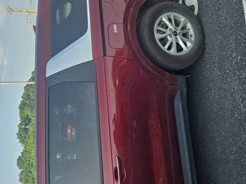 Used 2024 Kia Carnival LX FWD image 7