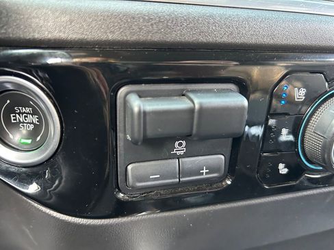 Certified 2022 Chevrolet Silverado 1500 LTZ w/ Z71 Off-Road Package image 38