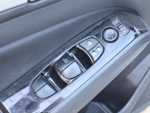 Used 2024 Nissan Altima 2.5 SR FWD image 16