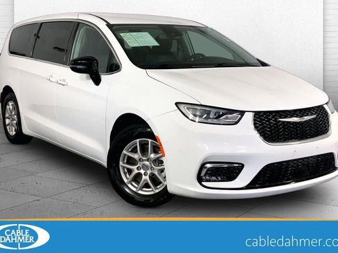 Used 2024 Chrysler Pacifica Touring-L FWD image 1