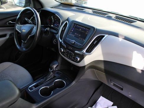 Used 2022 Chevrolet Equinox LT w/ Driver Convenience Package image 18