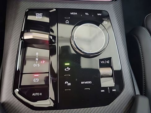 Used 2025 BMW X3 xDrive30i w/ Convenience Package image 16