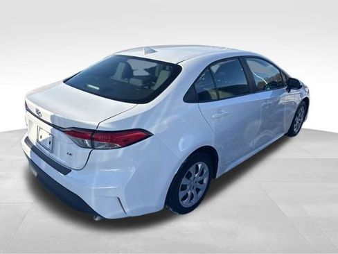 Used 2024 Toyota Corolla LE image 7