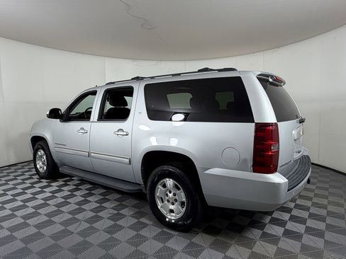 Used 2014 Chevrolet Suburban LT RWD image 3