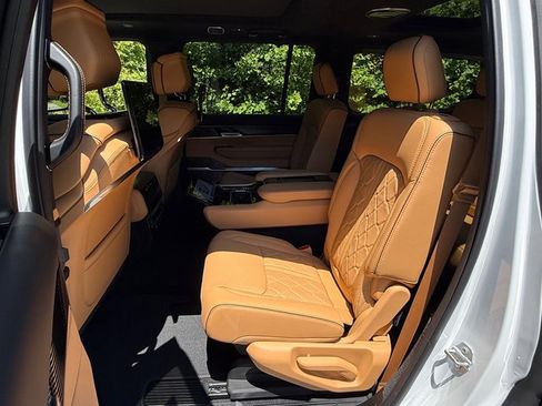 New 2026 Jeep Grand Wagoneer Summit AWD/4WD image 18
