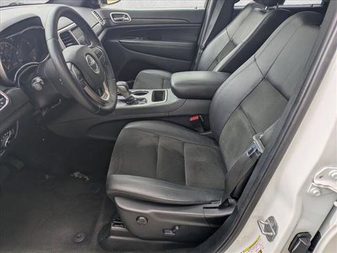 Used 2018 Jeep Grand Cherokee Altitude AWD/4WD image 16