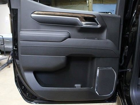 New 2026 GMC Sierra 1500 Elevation image 13