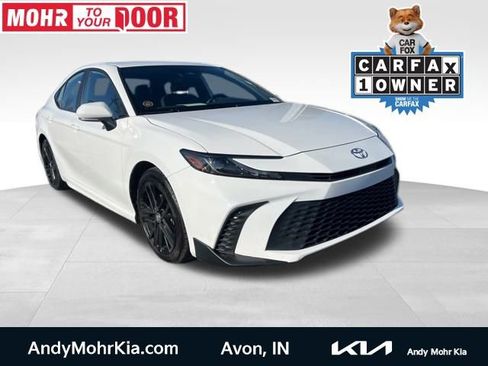 Used 2025 Toyota Camry SE image 1