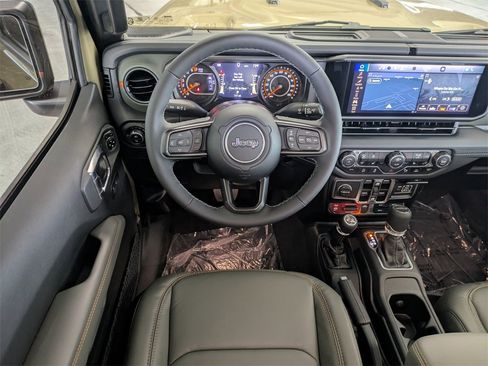 New 2025 Jeep Gladiator Mojave image 18