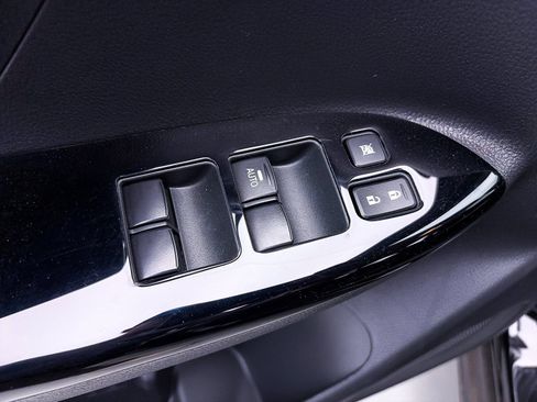 New 2025 Mitsubishi Eclipse Cross LE image 8