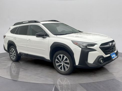 Used 2023 Subaru Outback Premium image 9