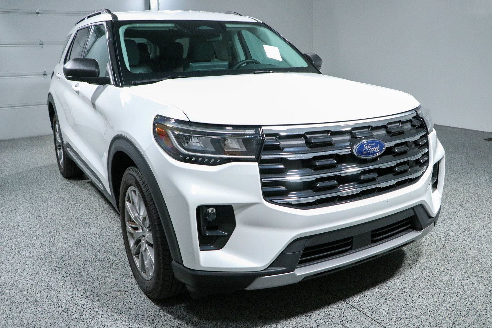 Used 2025 Ford Explorer Active w/ Active Comfort Package AWD/4WD image 5
