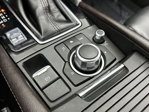 Used 2018 MAZDA MAZDA3 Touring image 16