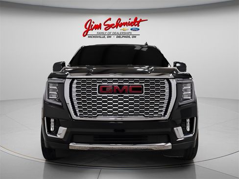 Used 2022 GMC Yukon XL SLT w/ SLT Luxury Package image 2