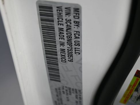 Used 2023 Jeep Compass Altitude image 17