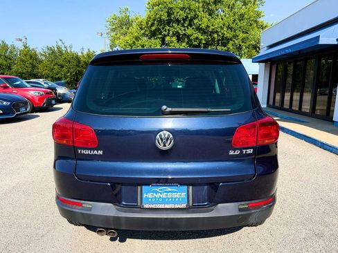 Used 2012 Volkswagen Tiguan LE FWD image 2