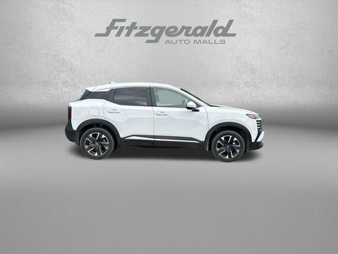 Used 2025 Nissan Kicks SV w/ SV Premium Package AWD/4WD image 8