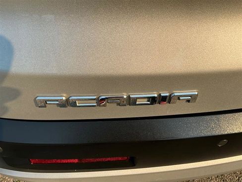 Used 2017 GMC Acadia SLT AWD/4WD image 21