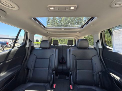 Used 2023 GMC Acadia SLT w/ Elevation Edition AWD/4WD image 3