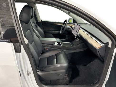 Certified 2023 Tesla Model Y Long Range AWD/4WD image 13