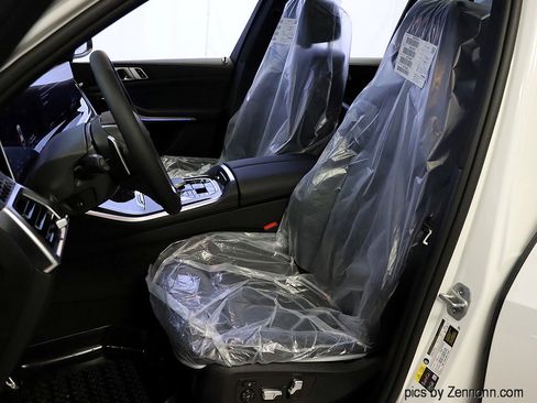 Used 2026 BMW X5 xDrive50e w/ Climate Comfort Package image 11