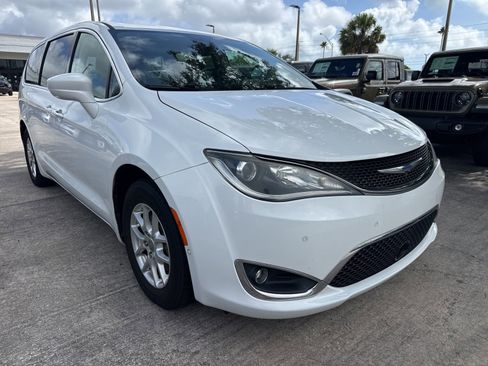 Certified 2020 Chrysler Pacifica Touring w/ Advanced Safetytec Group FWD image 7