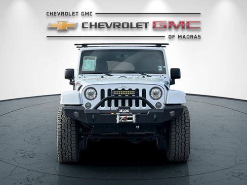 Used 2017 Jeep Wrangler Unlimited Rubicon w/ Connectivity Group image 8