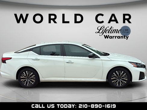 Used 2025 Nissan Altima 2.5 SV FWD image 16