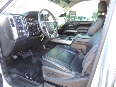 Used 2016 Chevrolet Silverado 3500 LT w/ LT Convenience Package image 6