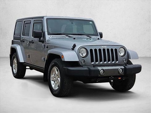 Used 2014 Jeep Wrangler Freedom Edition image 3