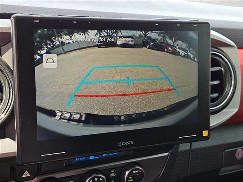 Used 2021 Toyota Tacoma SR5 RWD image 18