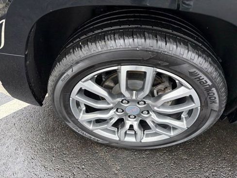 Used 2024 GMC Terrain Denali w/ Denali Premium Package AWD/4WD image 10