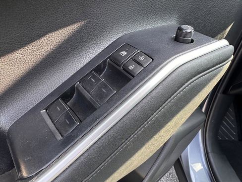 Used 2023 Toyota Highlander XLE image 17