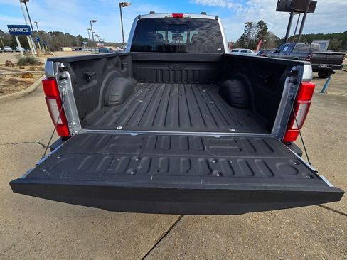 Used 2022 Ford F250 Lariat w/ Black Appearance Package image 10