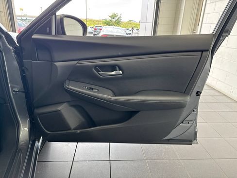 Used 2025 Nissan Sentra SV FWD image 47