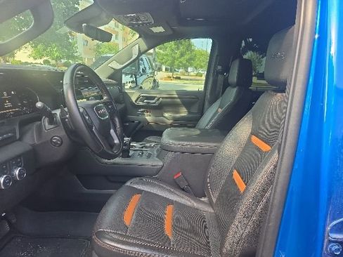 Used 2023 GMC Sierra 1500 AT4 w/ Technology Package AWD/4WD image 9