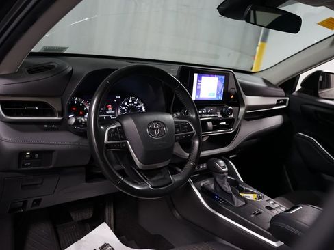 Used 2023 Toyota Highlander LE image 11