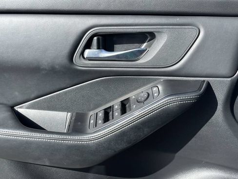 Used 2025 Nissan Rogue SV FWD image 23