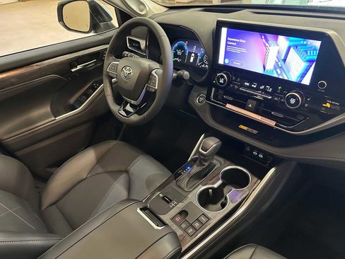 New 2026 Toyota Highlander Platinum image 29