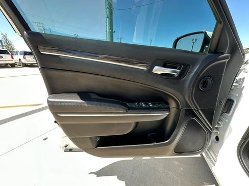 Used 2018 Chrysler 300 Touring L RWD image 30