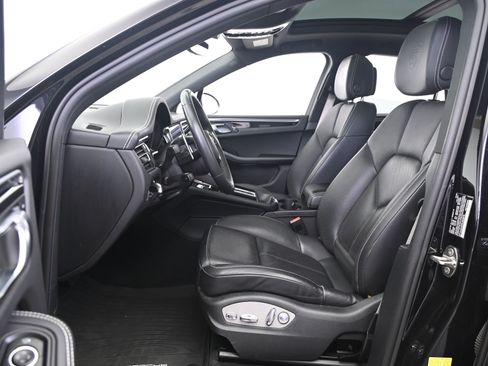 Certified 2023 Porsche Macan Turbo AWD/4WD image 29