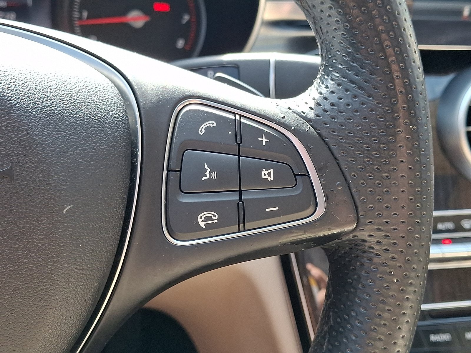 Used 2015 Mercedes-Benz C 300 4MATIC Sedan image 25