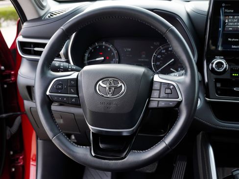 Certified 2020 Toyota Highlander Platinum image 35