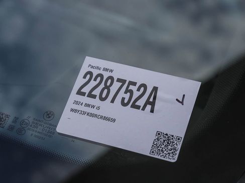 Used 2024 BMW i5 eDrive40i w/ M Sport Package RWD image 24