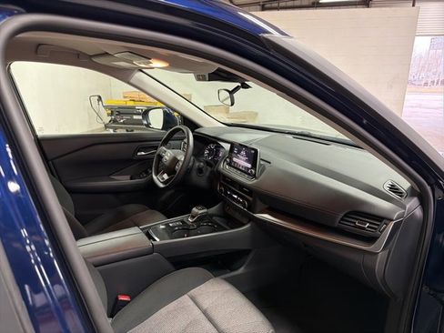 Used 2025 Nissan Rogue SV image 20