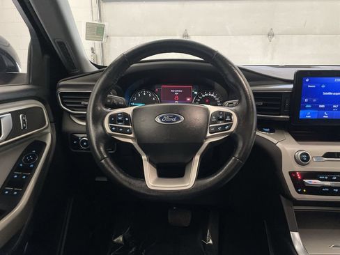 Used 2023 Ford Explorer XLT w/ XLT Sport Appearance Package AWD/4WD image 5