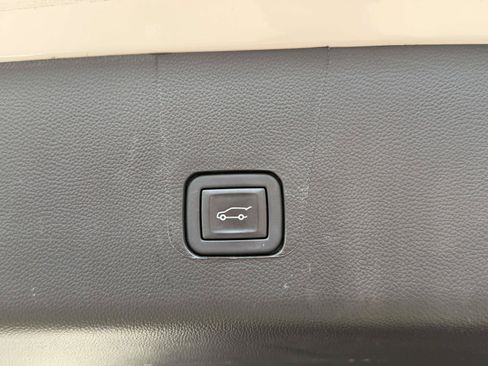 Certified 2023 Chevrolet Traverse LT AWD/4WD image 7